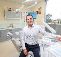 Dr Manuel Leon (Dentist)