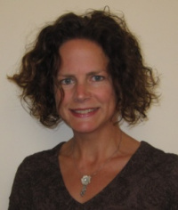 Dr Emma Lewis (Oral and Maxillofacial Surgeon)